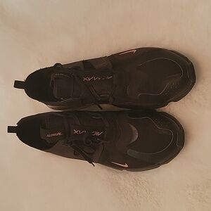 Women's Black Nike Infinity tennis shoe